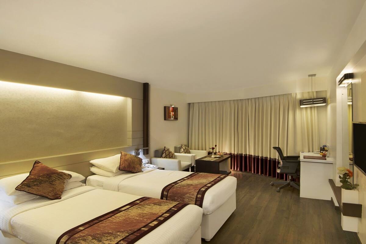 grande room | egyptian cotton sheets, premium bedding, select comfort beds, minibar