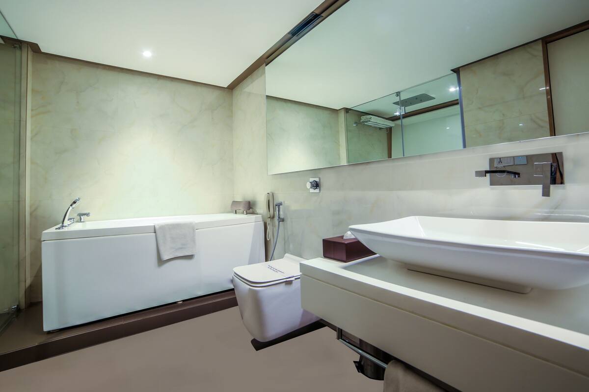 suite room with airport transfer | bathroom | separate bathtub and shower, rainfall showerhead, free toiletries