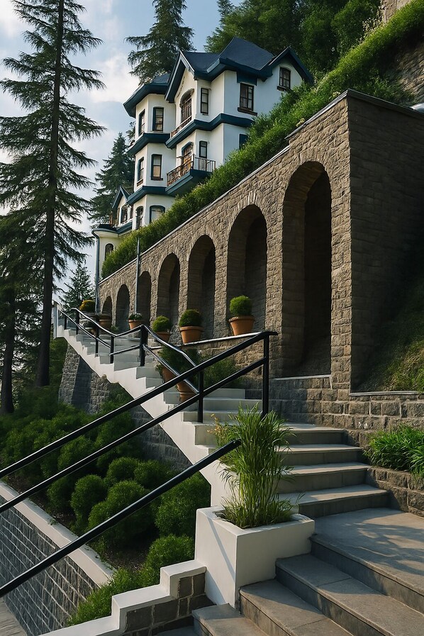Staircase - Vilãsa Lall Ji Resort (Dalhousie)