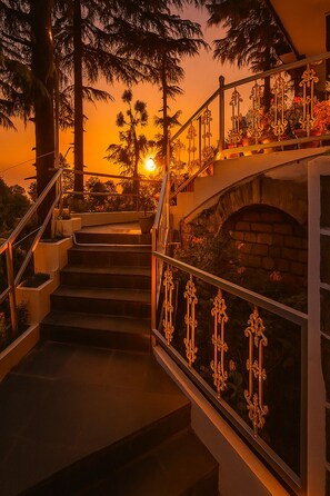 View from property - Vilãsa Lall Ji Resort (Dalhousie)