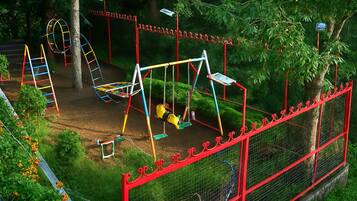Children’s play area – outdoor