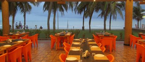 Lunch and dinner served