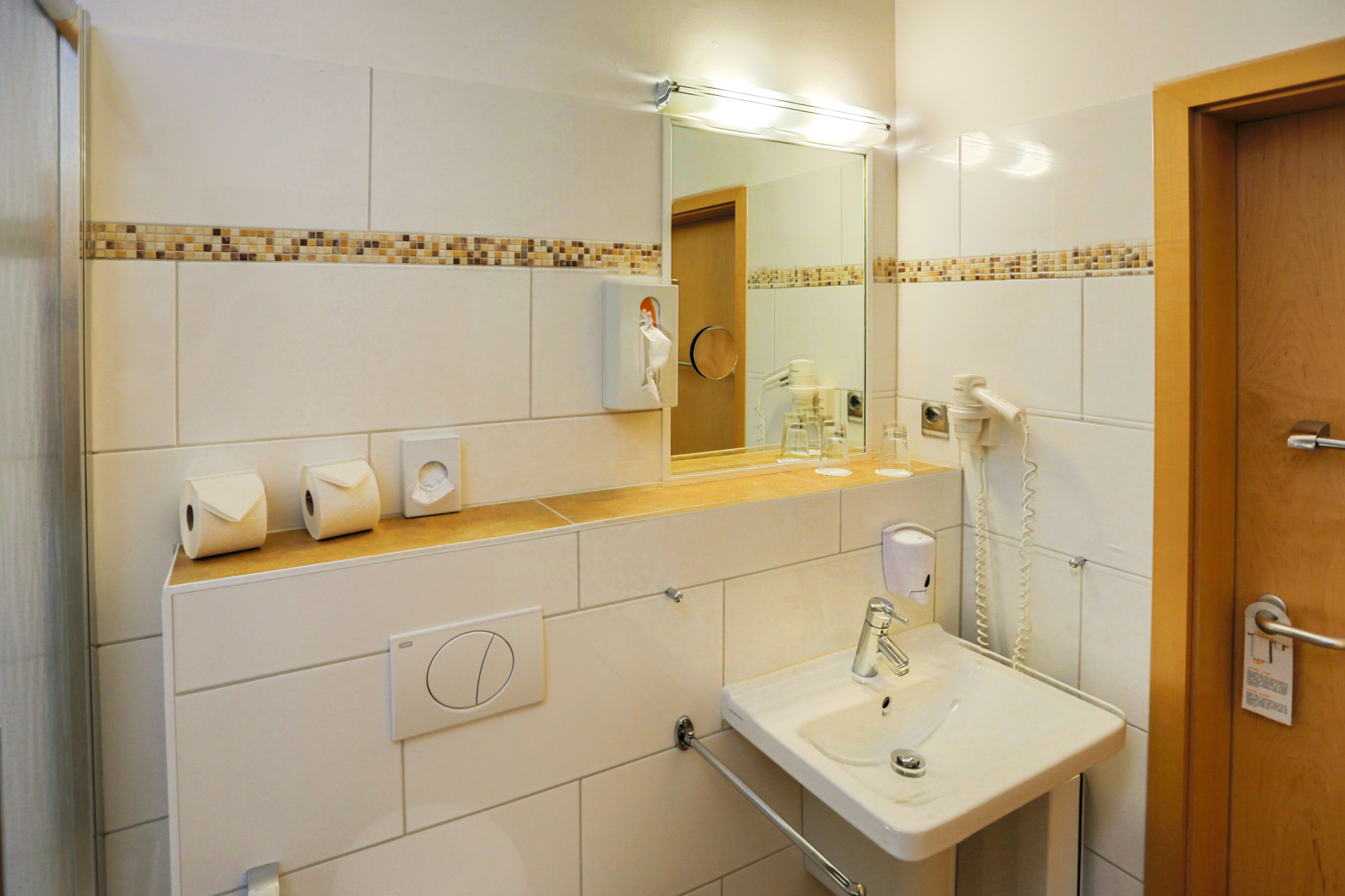 comfort double room | bathroom | shower, free toiletries, hair dryer, towels