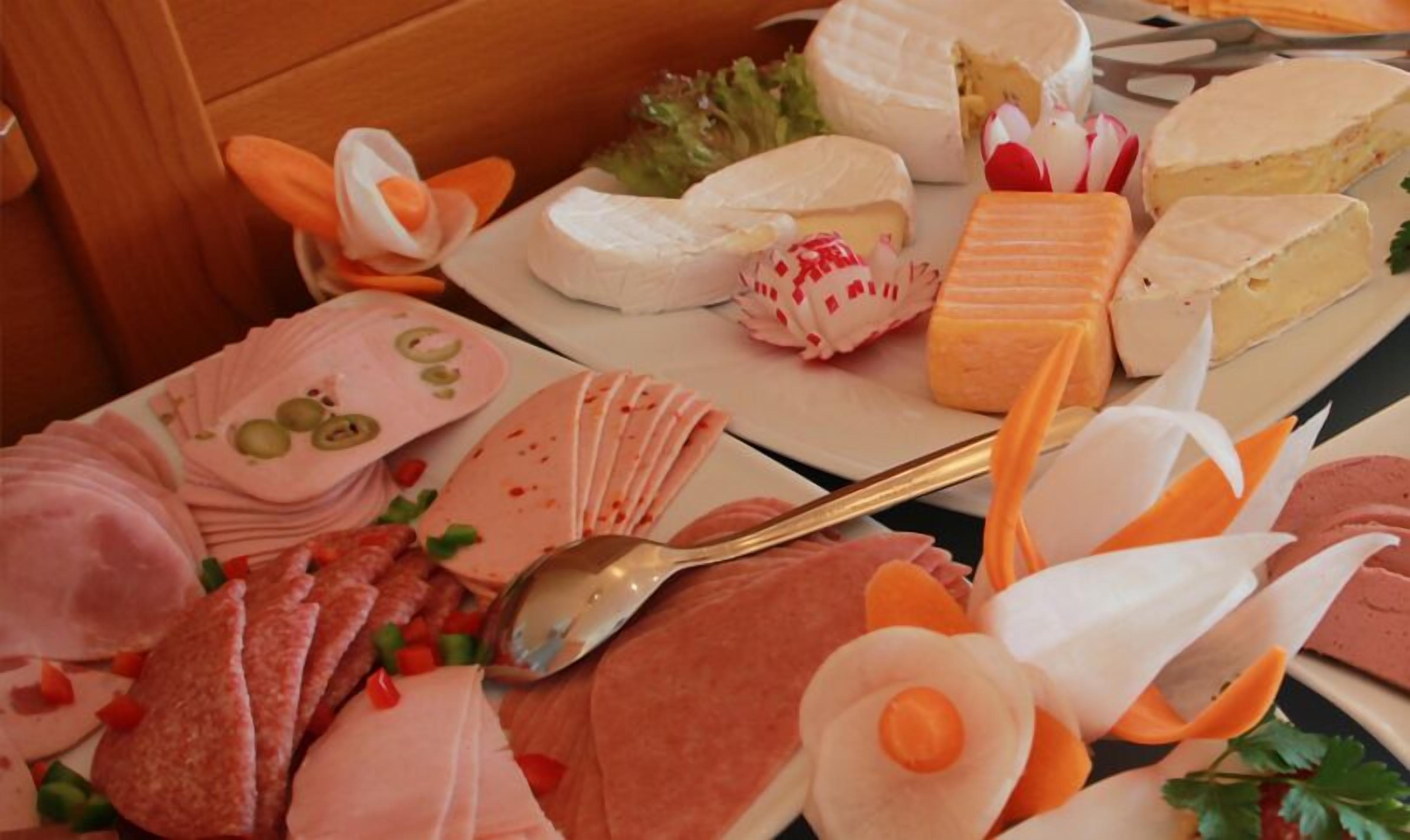 daily buffet breakfast (eur 21.5 per person)