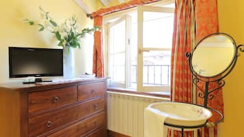 Decoración personalizada, muebles diferentes y escritorio