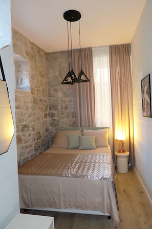 2 bedrooms, premium bedding, memory foam beds, individually decorated