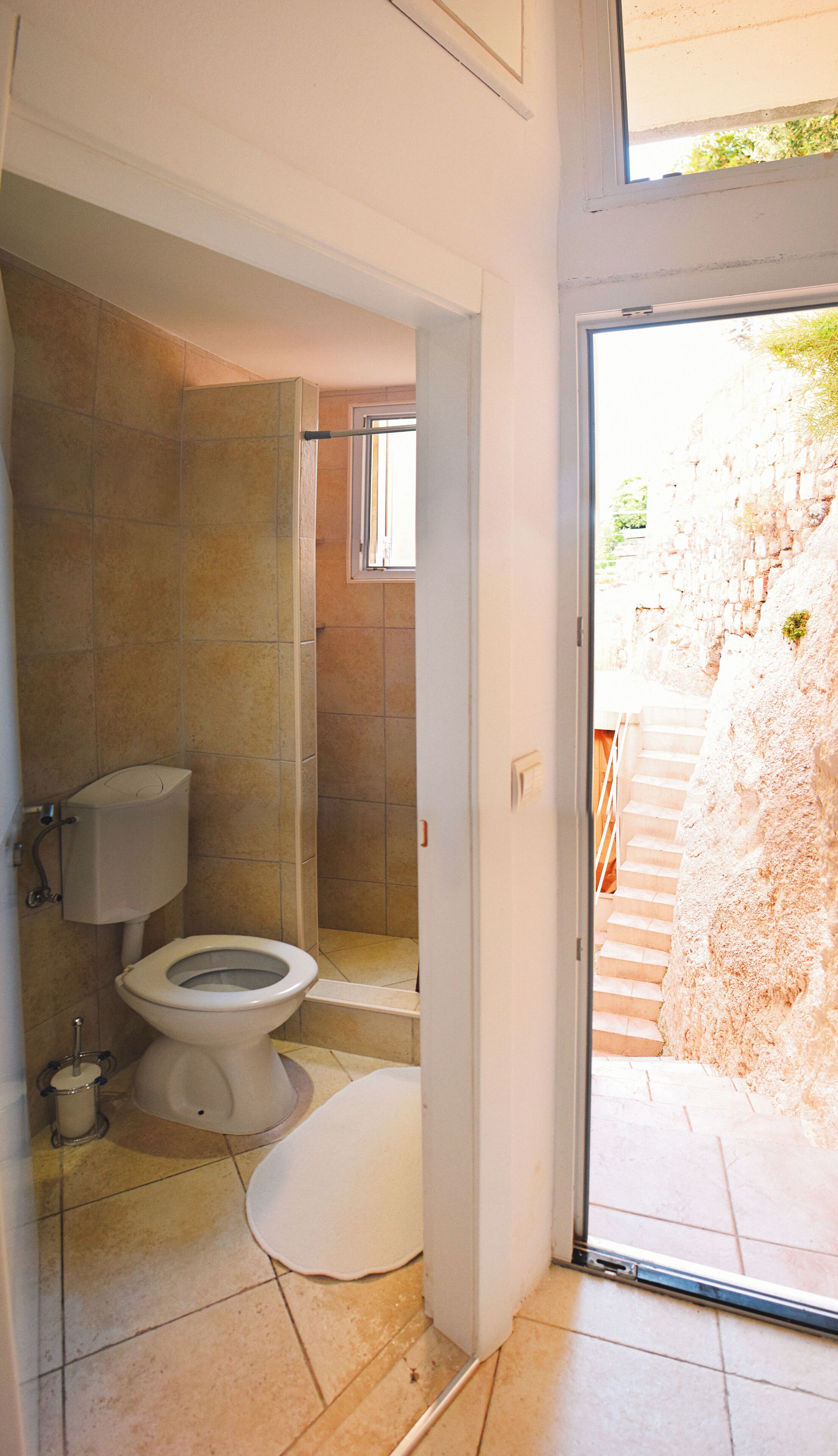 standard room | bathroom | shower, deep-soaking bathtub, rainfall showerhead, free toiletries