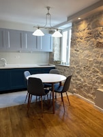 Apartment for 2 people with kitchen | 私人廚房 | 雪櫃、焗爐、爐具、咖啡機/沖茶器