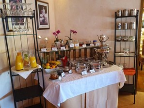 Free daily buffet breakfast