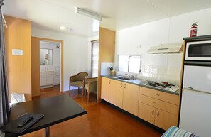 Standard Studio, Non Smoking, Kitchenette (Couples Cabins) | Free WiFi - Lilyponds Holiday Park (Mapleton)