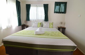 Standard Suite, 1 Bedroom, Non Smoking, Kitchen | Free WiFi - Lilyponds Holiday Park (Mapleton)