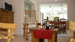Lobby sitting area - Red Wine Club (San Rafael)