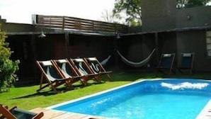 Outdoor pool - Red Wine Club (San Rafael)