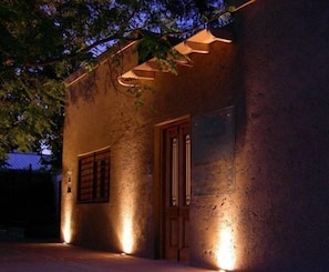 Exterior - Red Wine Club (San Rafael)