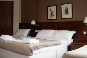 Kamar Triple | Didekorasi berbeda-beda dan dilengkapi dengan perabotan berbeda-beda