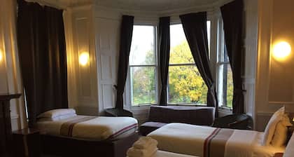 Edinburghhouse Hotel