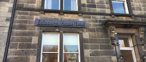 EntrĂ©e de lâhĂ©bergement