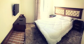 Double Room | Down duvets, in-room safe, iron/ironing board, free WiFi