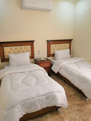 羽毛の掛け布団��、セーフティボックス (室内)、アイロン / アイロン台、WiFi (無料)