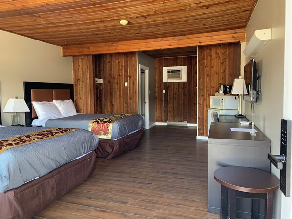 Standard Twin Room | Desk, blackout drapes, free WiFi, bed sheets - Rondo Motel (Golden)