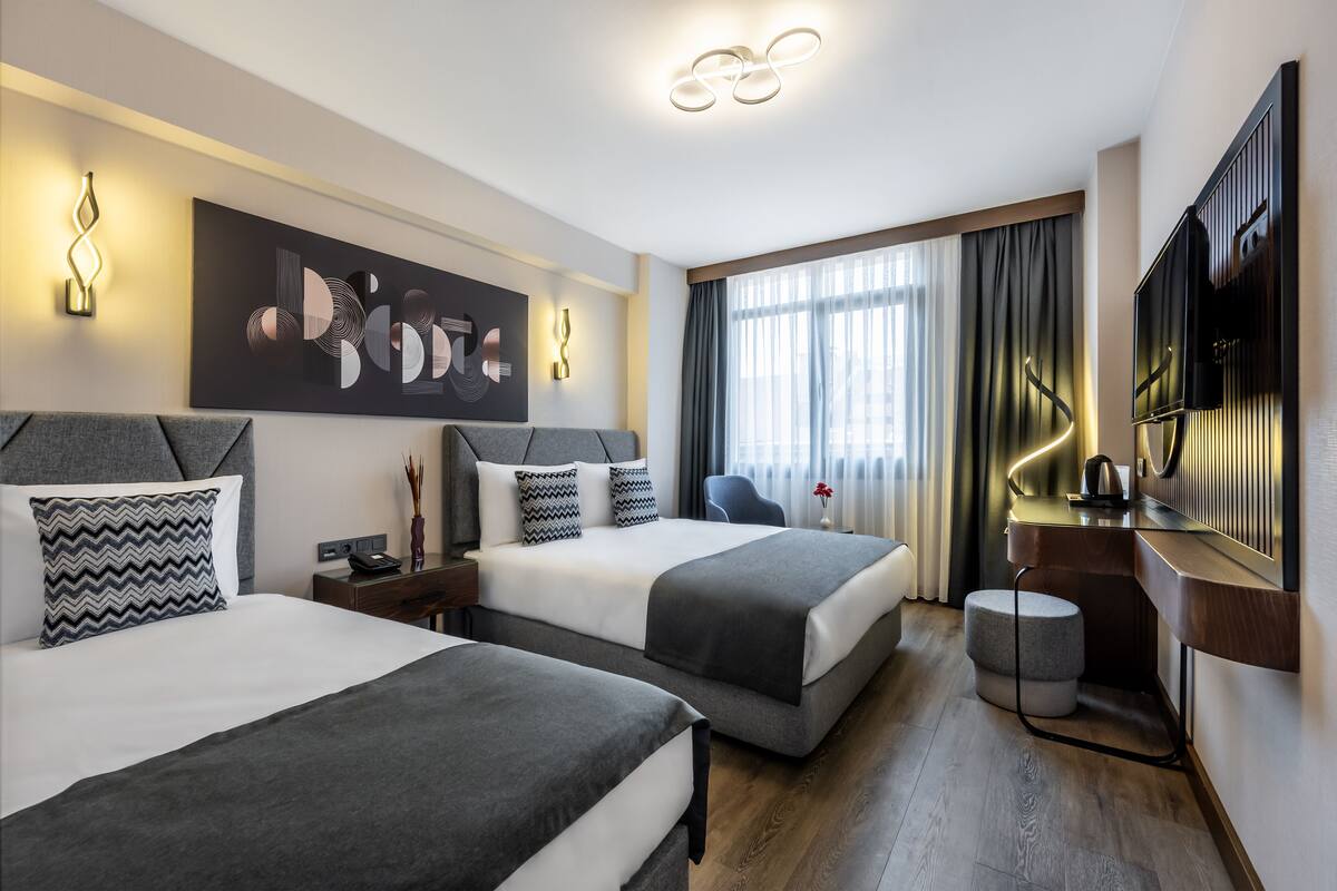 Superior Triple Room | 1 bedroom, minibar, in-room safe, desk