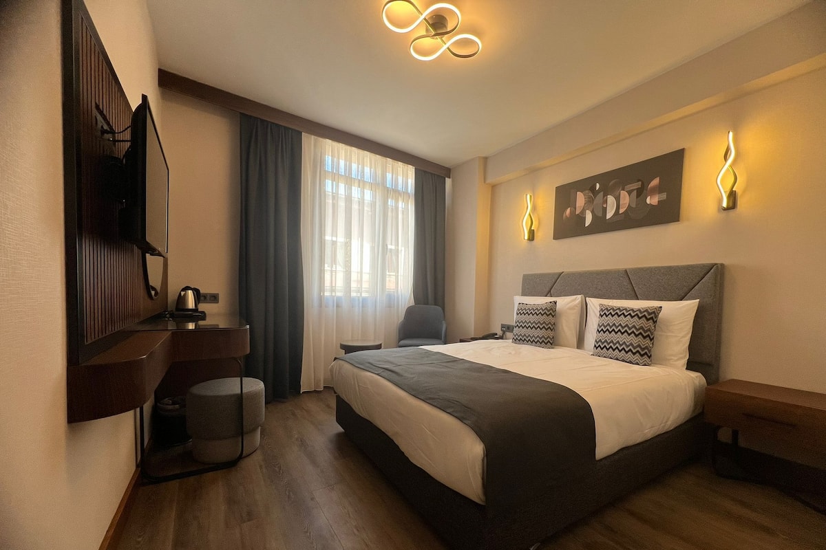 Camera Superior con letto matrimoniale o 2 letti singoli | 1 camera, minibar, una cassaforte in camera, una scrivania