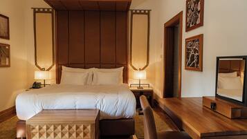 Junior Suite, 1 Double Bed with Sofa bed, River View | 1 bedroom, minibar, in-room safe, desk