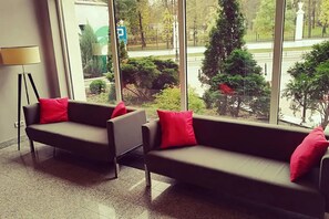 Lobby sitting area - Hotel Belwederski (Warsaw)