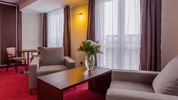Apartment | Wohnzimmer | 25-Zoll-Fernseher mit Kabelempfang