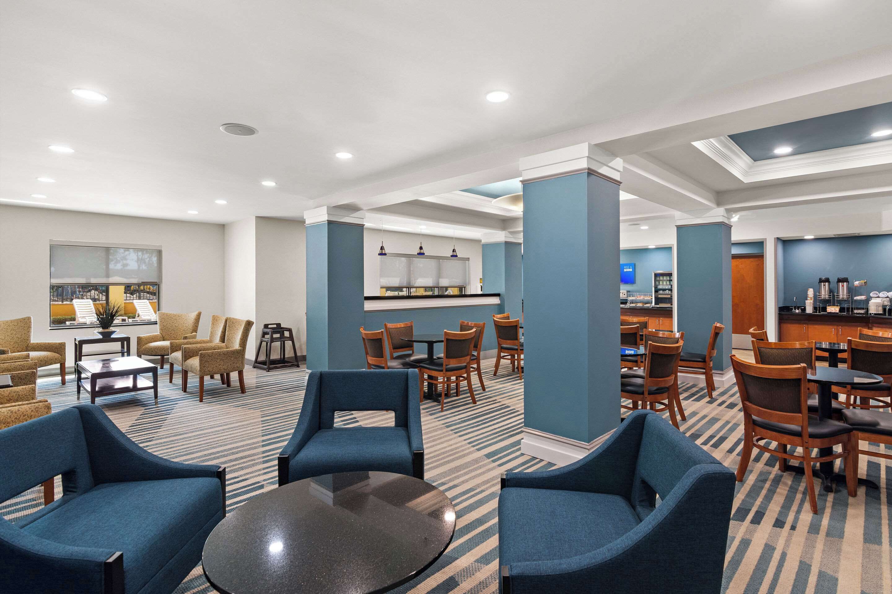 Free buffet breakfast 