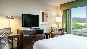 Premium bedding, in-room safe, iron/ironing board
