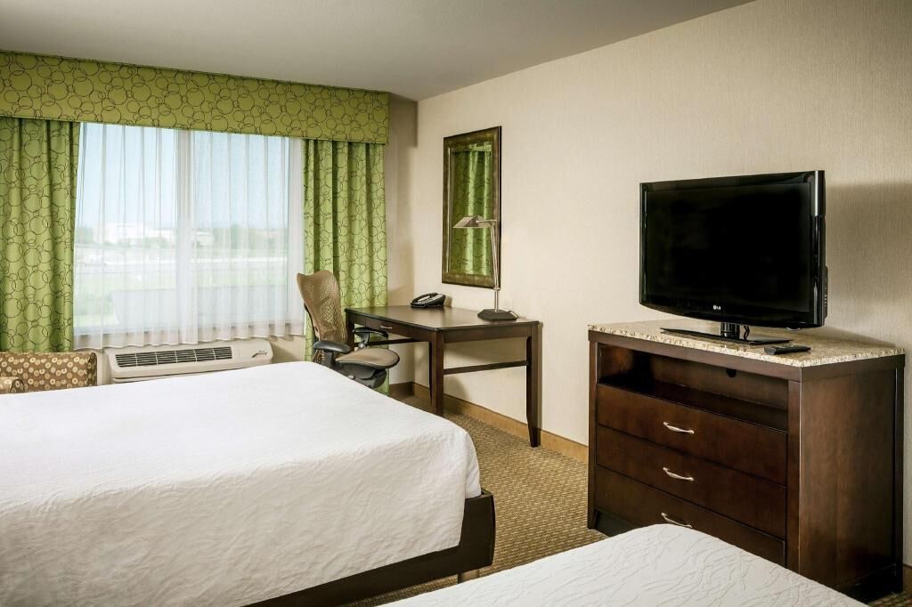 Premium bedding, in-room safe, iron/ironing board, free cots/infant beds