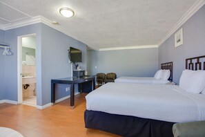 Habitación cuádruple Confort, para no fumadores | 1 habitación, muebles diferentes, escritorio y insonorización