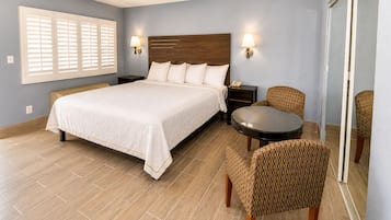 1 habitación, muebles diferentes y escritorio