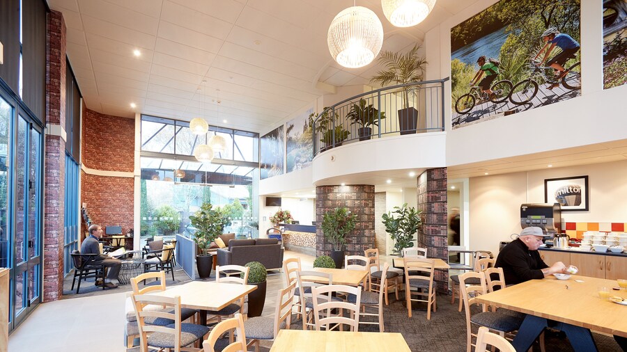 Ventura Inn & Suites Hamilton