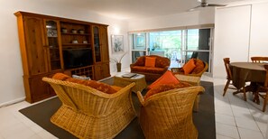 2 Bed Budget	 | 1 bedroom, iron/ironing board, rollaway beds, free WiFi - Beach Terraces- Port Douglas (Port Douglas)