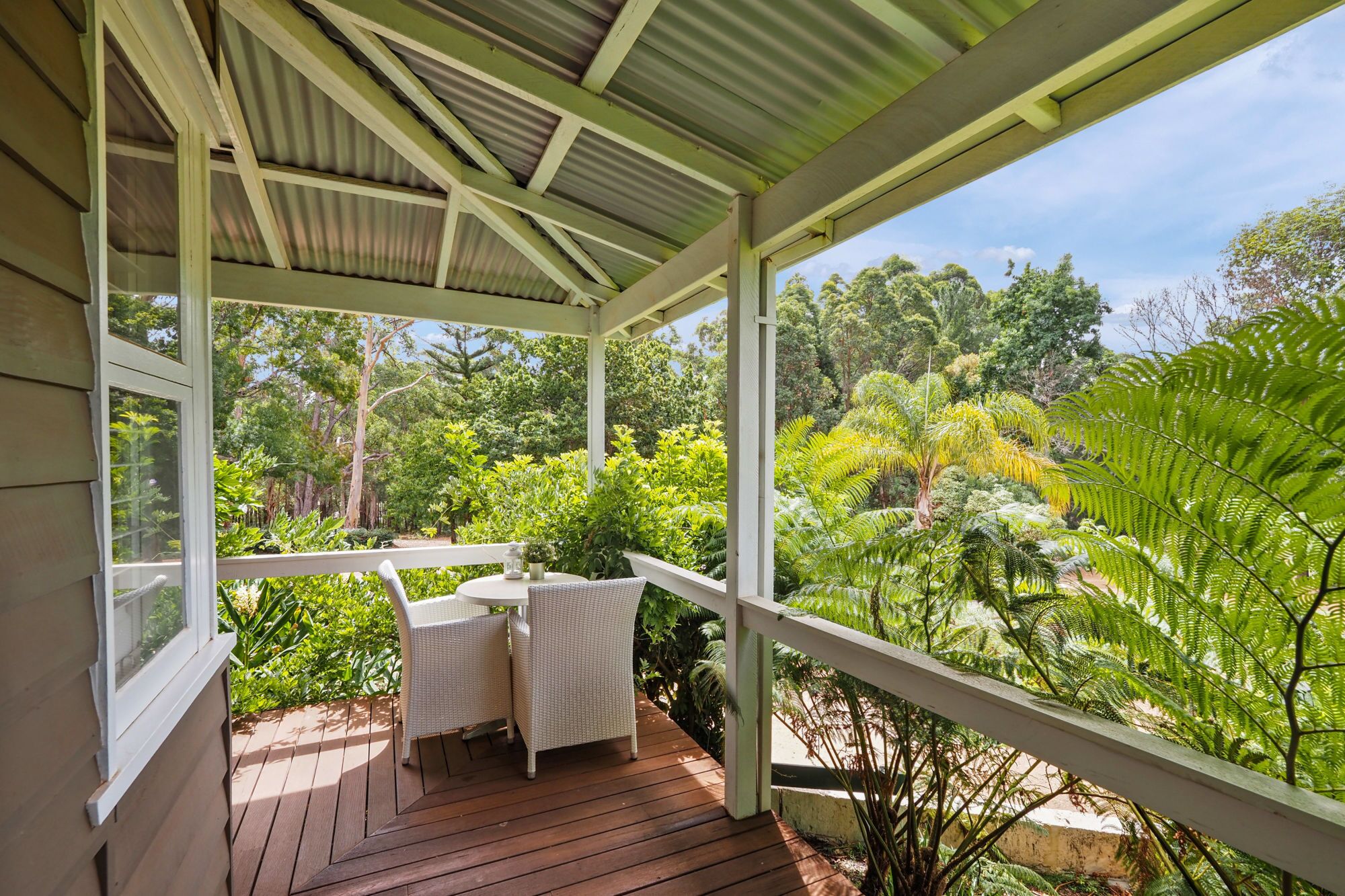 Comfort Room, 1 King Bed, Balcony, Garden View