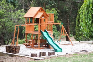 Children's play area - outdoor - Forest Lodge Resort (Pemberton)