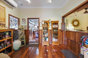 Tasting room - Forest Lodge Resort (Pemberton)