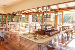 Breakfast, lunch served; local and international cuisine, garden views 