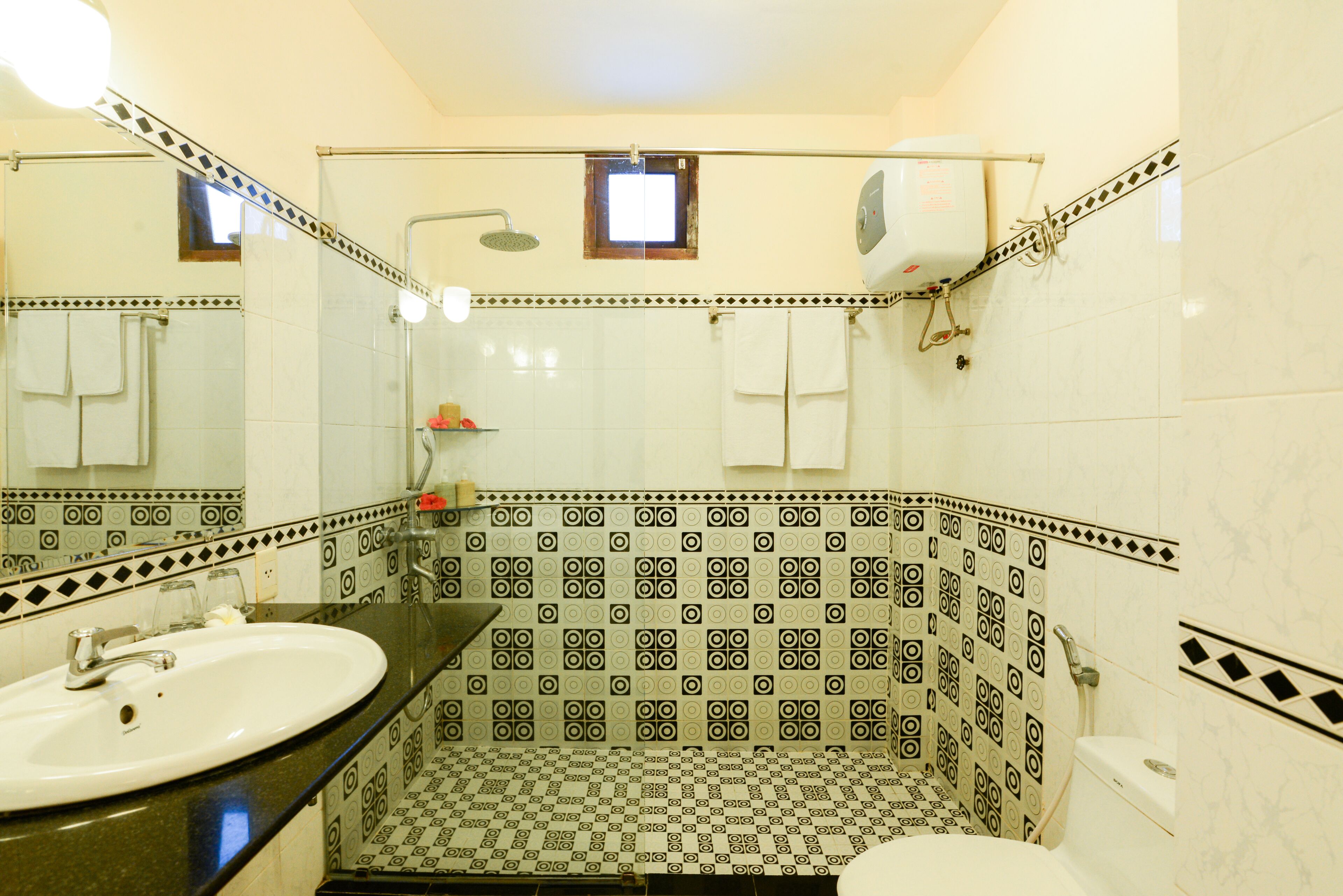 superior double or twin room, garden view | bathroom | shower, rainfall showerhead, free toiletries, hair dryer