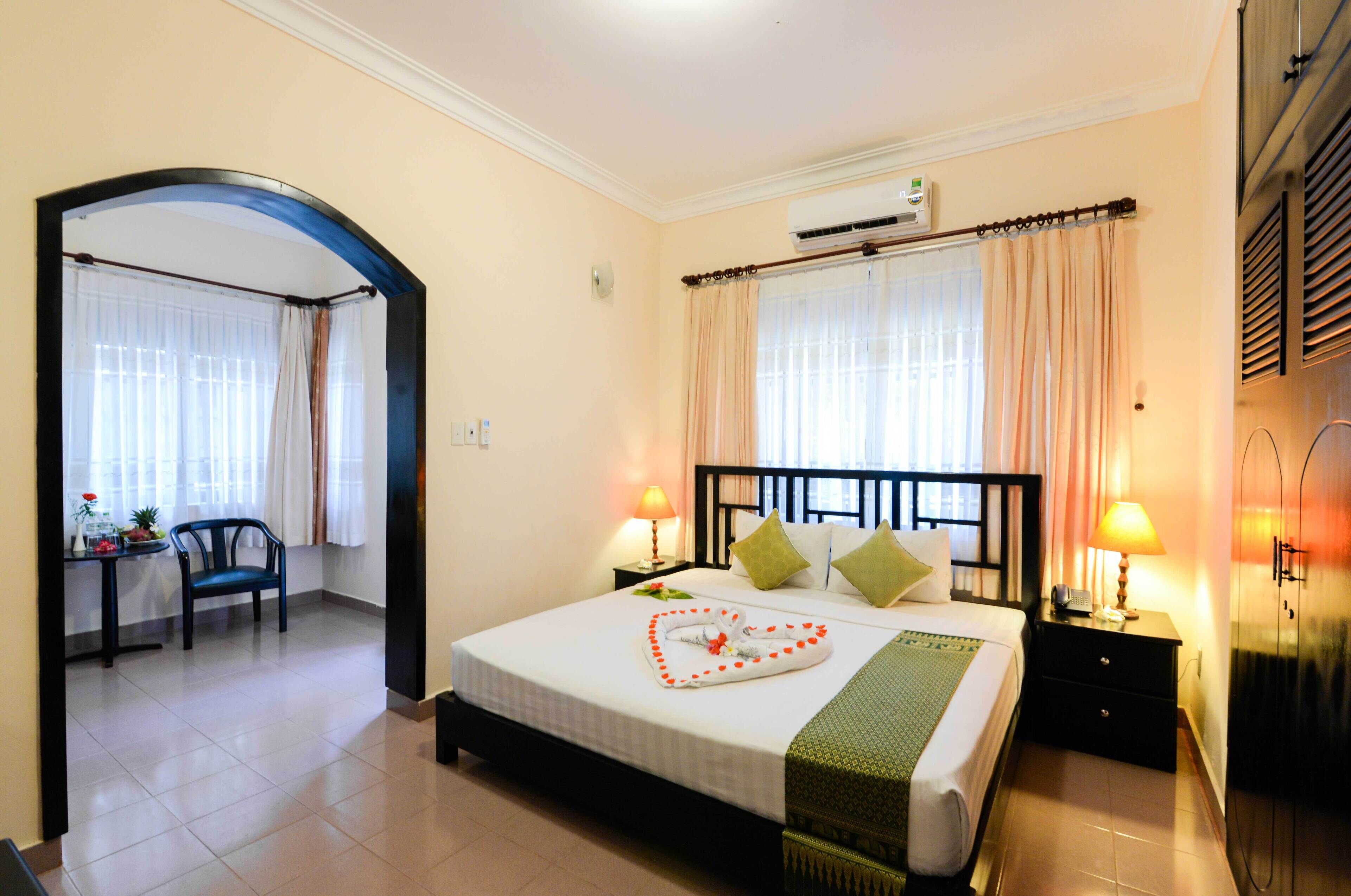 suite, 1 king bed, garden view | 1 bedroom, minibar, in-room safe, desk