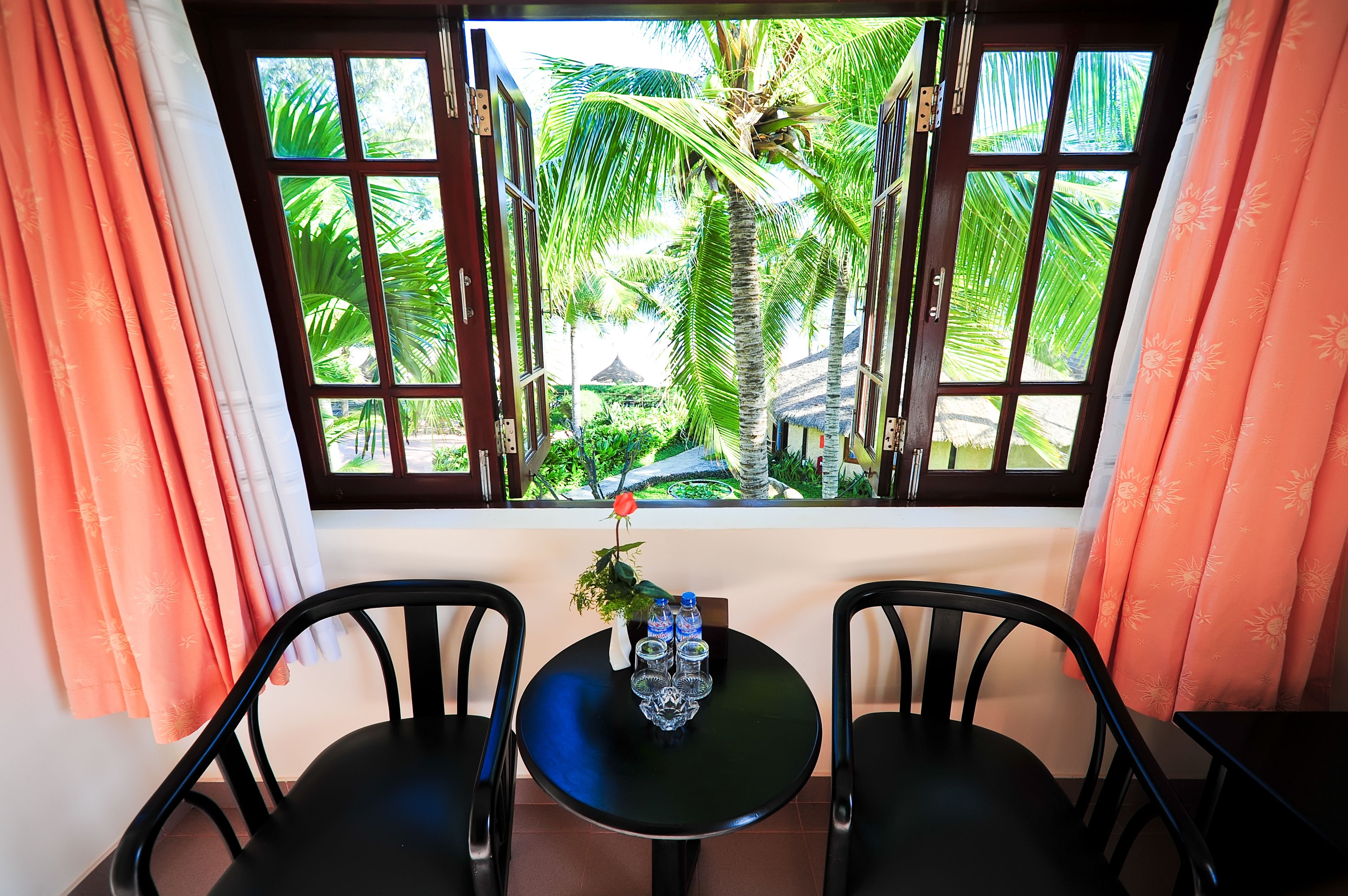 suite, 1 king bed, garden view | 1 bedroom, minibar, in-room safe, desk