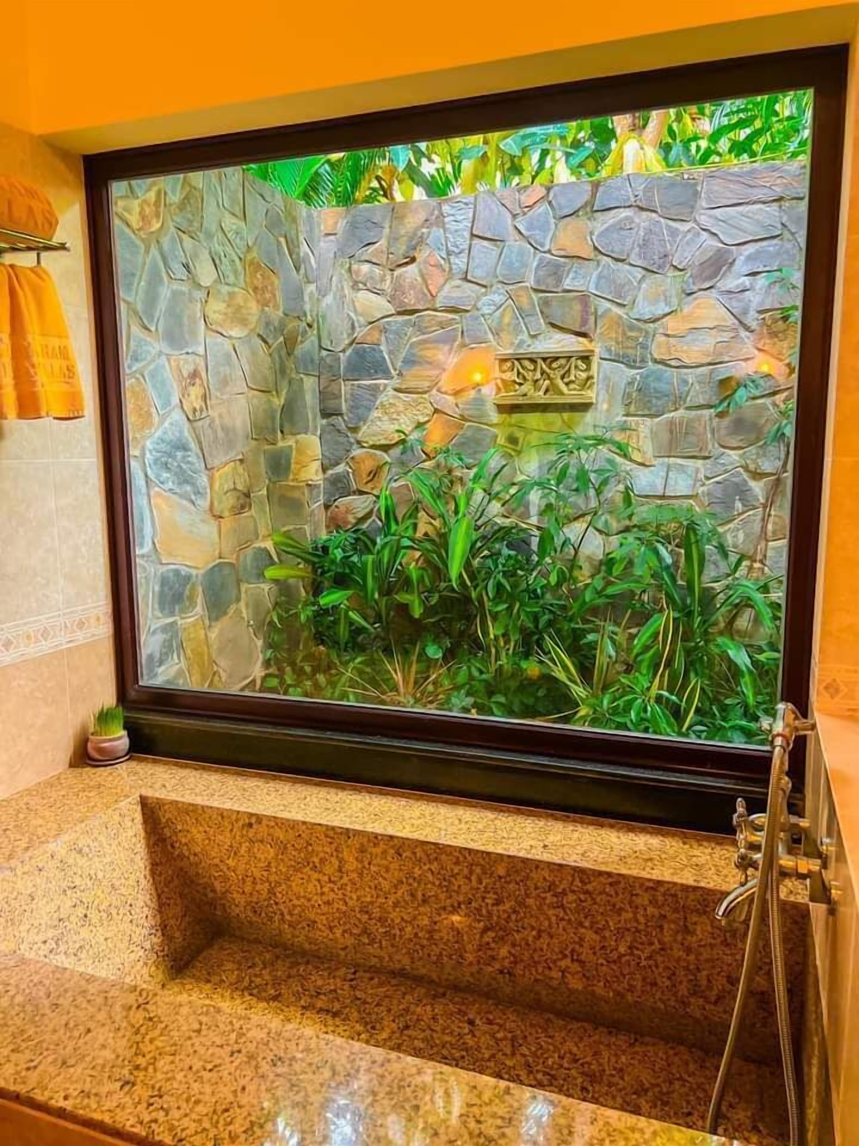 villa, garden view | deep-soaking bathtub