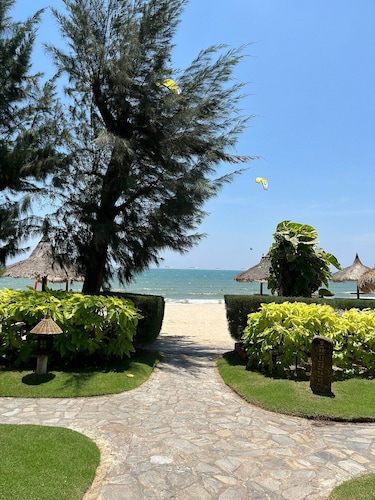 Cham Villas Boutique Luxury Resort