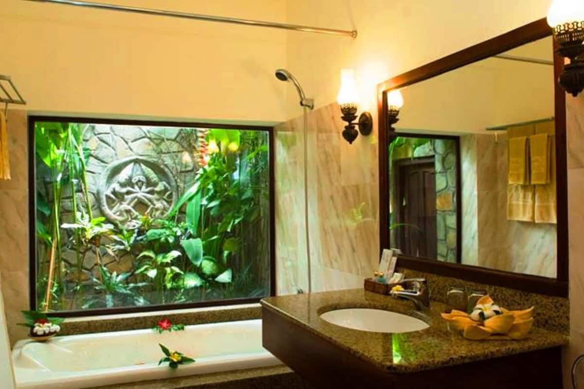 shower, free toiletries, hair dryer, bathrobes
