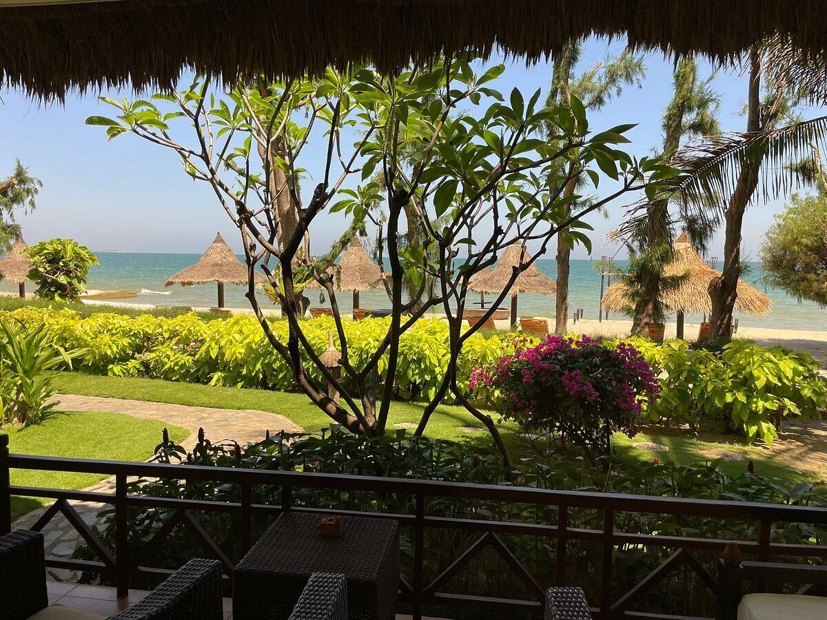 villa, beachfront | terrace/patio