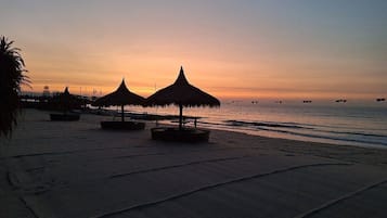 Villa, di fronte alla spiaggia | Vista spiaggia/mare