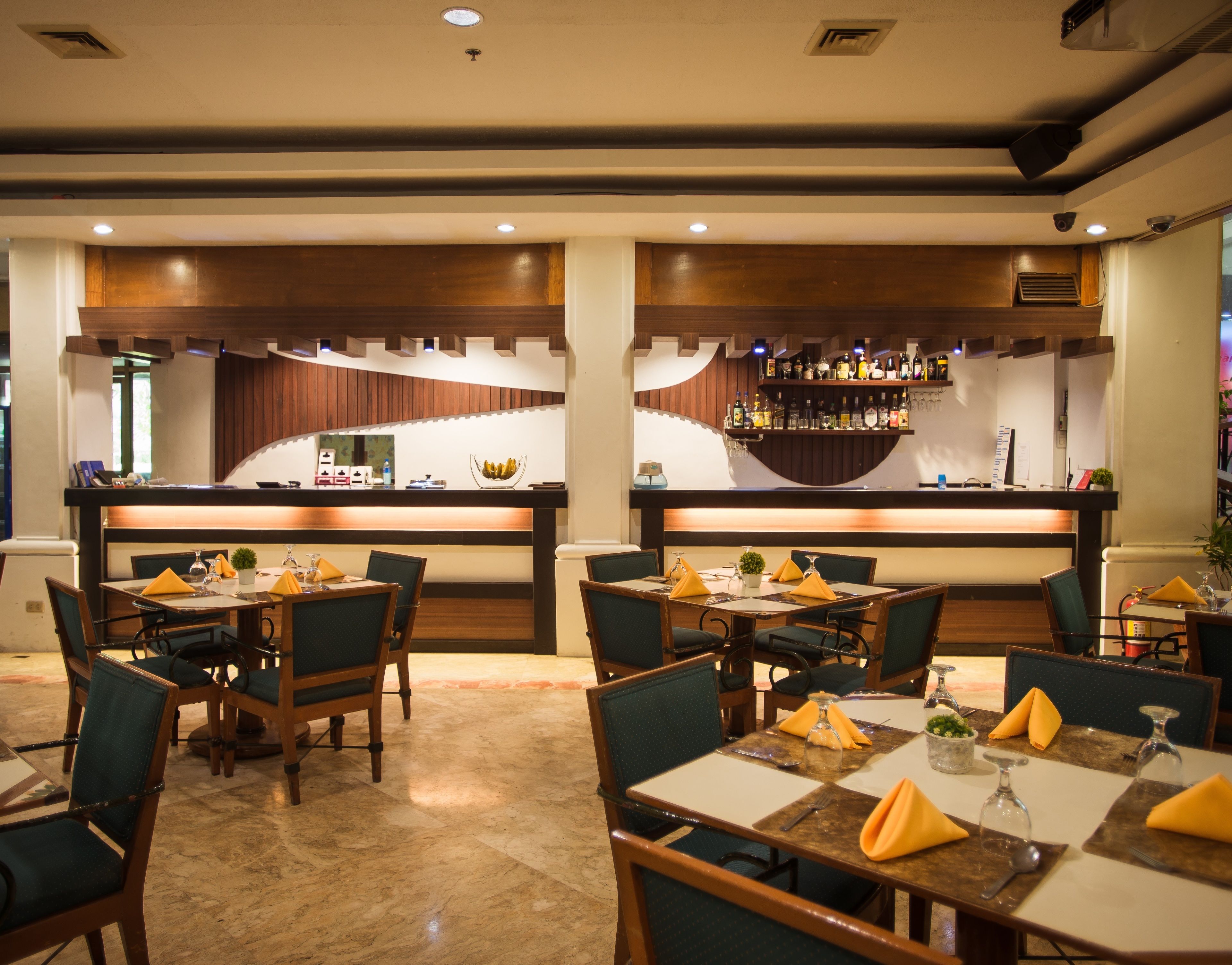 2 restaurants, breakfast, lunch, dinner served; Chinese cuisine