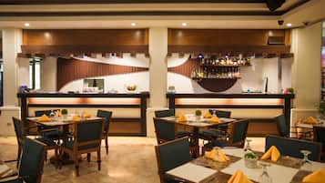 2 restaurants, breakfast, lunch, dinner served; Chinese cuisine